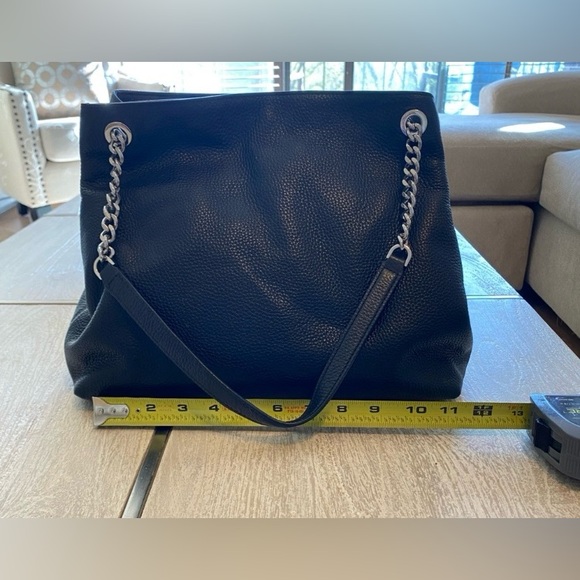 Authentic Michael Kors purse. - Picture 2 of 6